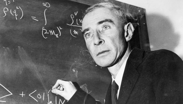 Oppenheimer - ‘Cha đẻ’ bom hạt nhân và những phát ngôn gây tranh cãi trong lịch sử