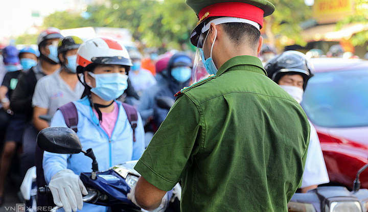 Công an xã có quyền tạm giữ xe không? 