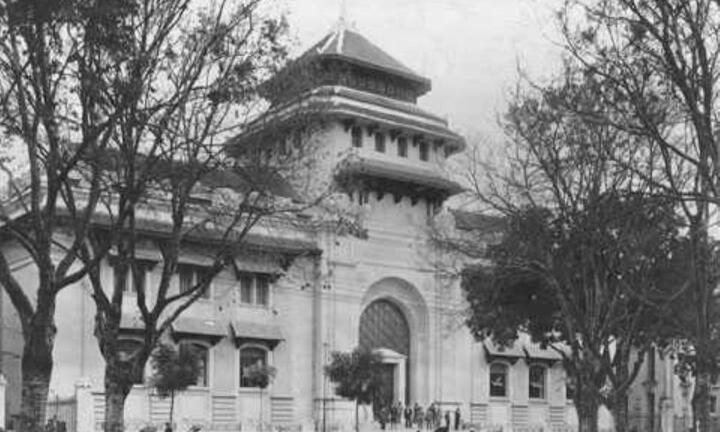 Trường đại học nào lâu đời nhất ở Việt Nam?