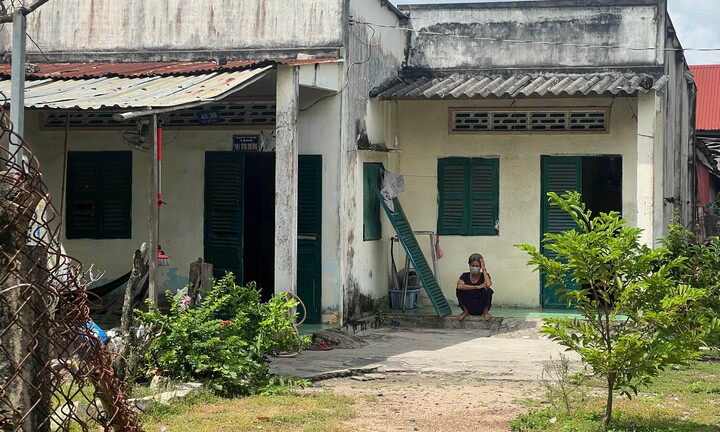 Bé trai 3 tháng tuổi tử vong nghi bị bạo hành: Tạm giữ khẩn cấp mẹ ruột và 'chồng hờ'