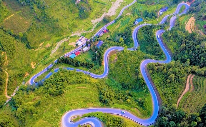 Hùng vĩ cung đường Hạnh Phúc ở Hà Giang, nơi 'đến sỏi đá cũng nở thành hoa'