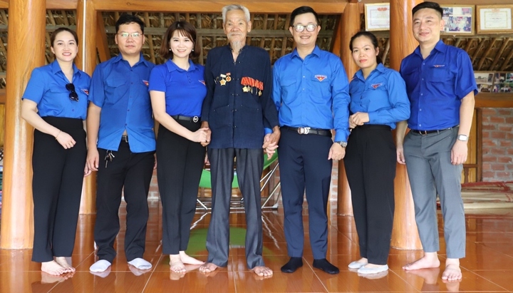 Tháng Tám trong ký ức của người dân Việt Bắc