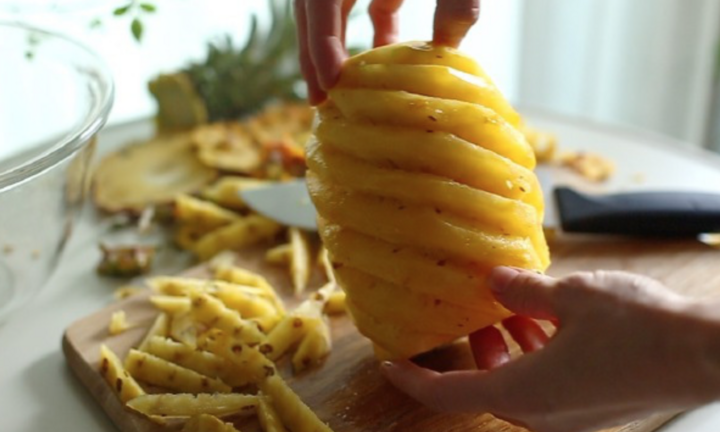 Cách ăn dứa nhiều mà không bị rát lưỡi