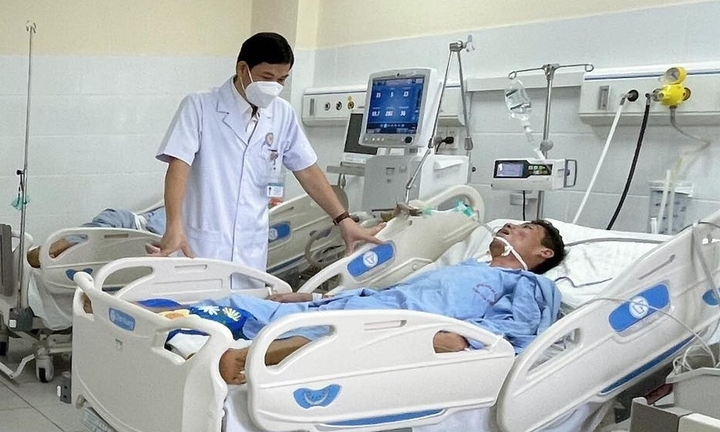 Thanh niên bị viêm màng não nhiều lần xin thôi điều trị vì không đủ tiền