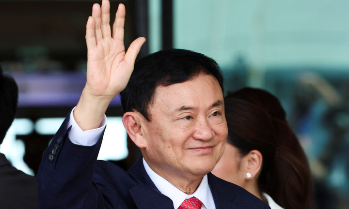 Cựu Thủ tướng Thaksin bị đưa tới nhà tù ngay sau khi về nước