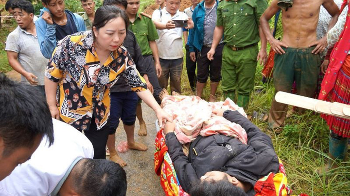 Giải cứu nam thanh niên bị lũ cuốn trôi ở Hà Giang
