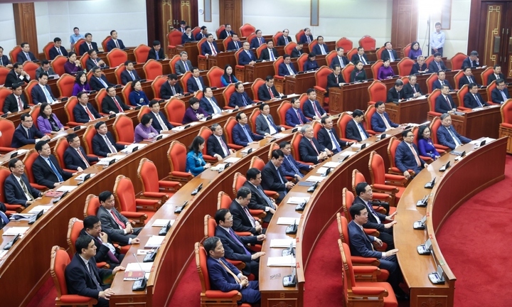 Trong một tập thể lãnh đạo, không thể 'loanh quanh toàn người nhà'