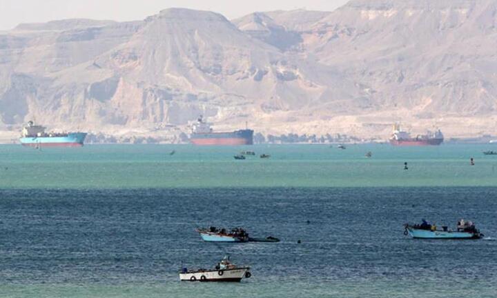 Hai tàu chở dầu va chạm ở kênh đào Suez