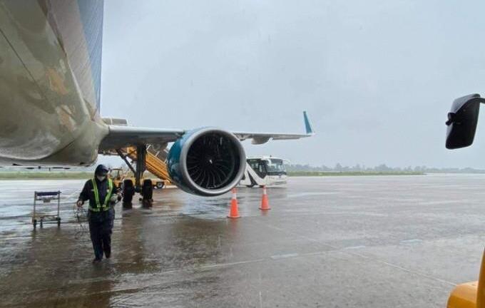 Thời tiết xấu tại sân bay Nội Bài, nhiều chuyến bay phải chuyển hướng hạ cánh