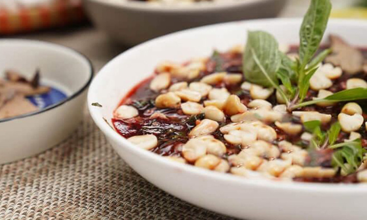 8 người nhập viện cấp cứu sau khi ăn tiết canh bò