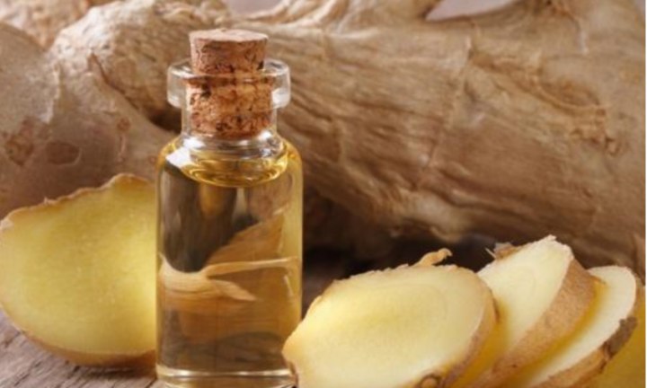 Đắp vài lát gừng tươi vào lòng bàn chân trước khi đi ngủ có tác dụng gì?