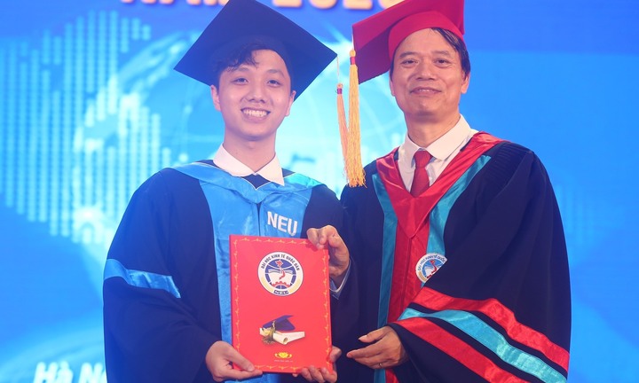 Gần 70% sinh viên Đại học Kinh tế quốc dân tốt nghiệp loại giỏi, xuất sắc