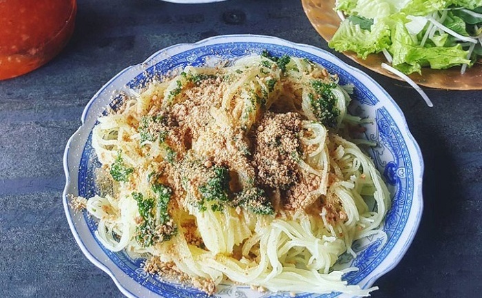 Về xứ võ Bình Định thưởng thức bánh dây dân dã, đã ăn là khó dừng đũa