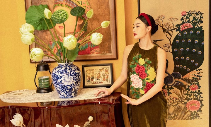 Mẫu ảnh Hà thành được báo Thái phong 'ngọc nữ lookbook không tuổi'