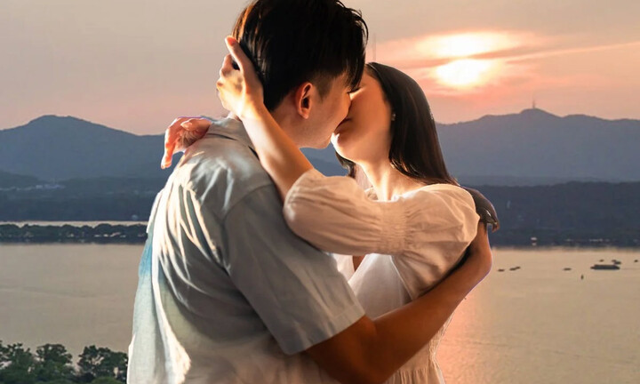 Hôn bạn gái quá nồng nhiệt, chàng trai thủng màng nhĩ