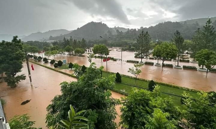 Mưa lớn gây ngập úng ở nhiều nơi tại Sơn La