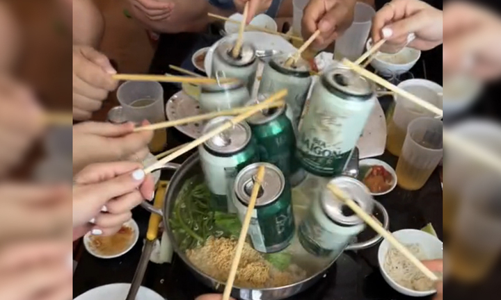 Rước đèn ông sao kiểu dân nhậu