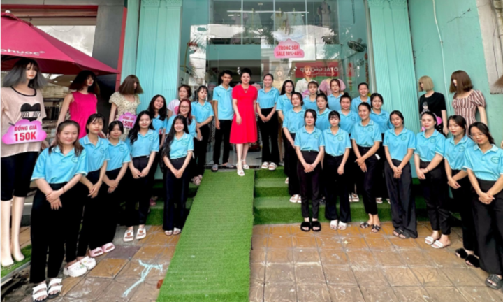 Mê mẩn với phong cách thời trang tại thương hiệu Ly Ly Sốp