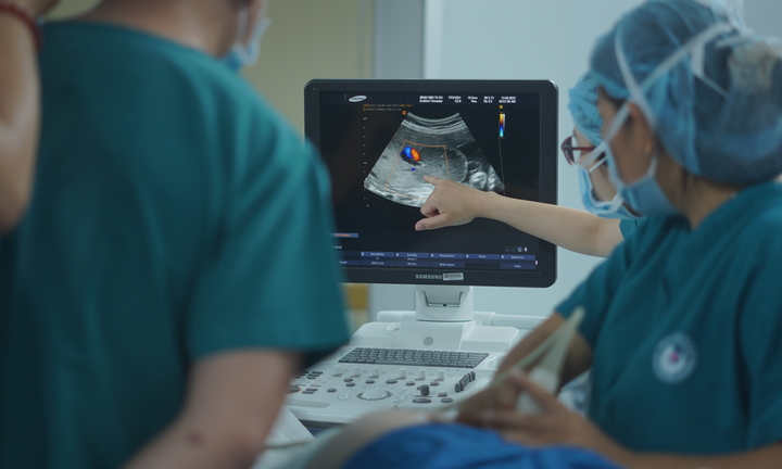 Bệnh viện ở TP.HCM lần đầu can thiệp tắc mạch bướu máu bánh nhau thành công