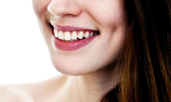 Vì sao con người có má lúm đồng tiền?