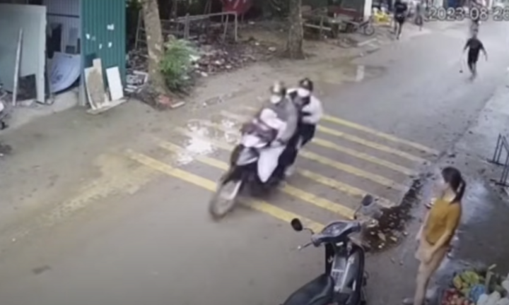 Cả khu phố bảo nhau chặn xe bò, lập hàng rào vây bắt 'cẩu tặc'