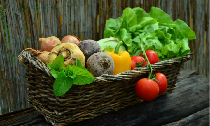 Ăn rau sống hay nấu chín nhiều dinh dưỡng hơn?