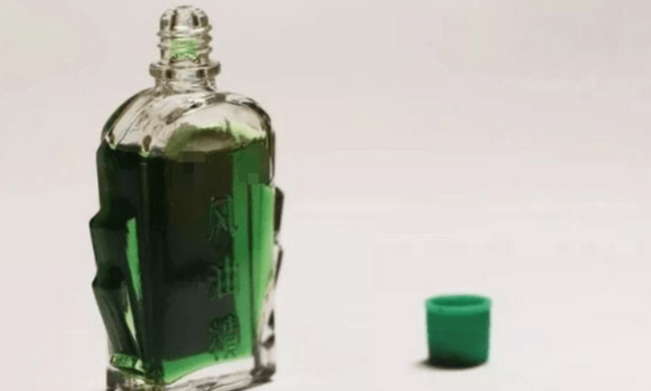 Nhỏ 1 giọt dầu gió vào rốn trước khi đi ngủ được lợi gì?