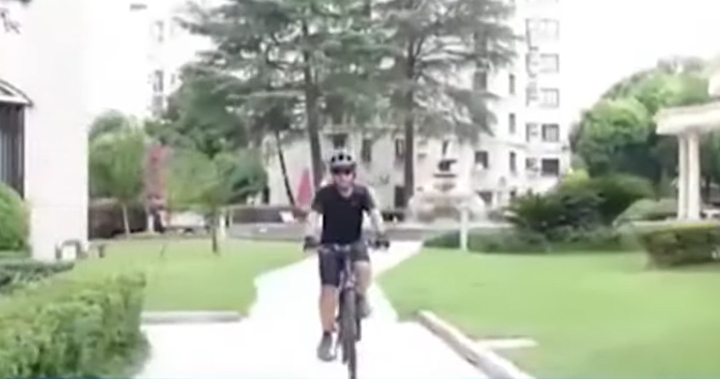 Cậu bé đạp xe 1.000 km để thưởng thức món ăn nổi tiếng