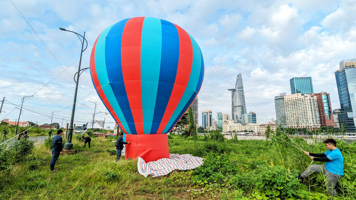 TP.HCM: Kiểm tra kỹ thuật, sẵn sàng thả khinh khí cầu ngày Quốc khánh 2/9