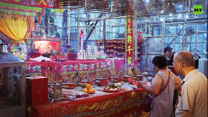 'Tháng cô hồn' ở Hong Kong qua ống kính người Nga