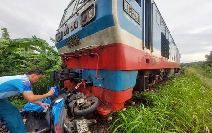 Đôi nam nữ tử vong khi băng qua đường ray