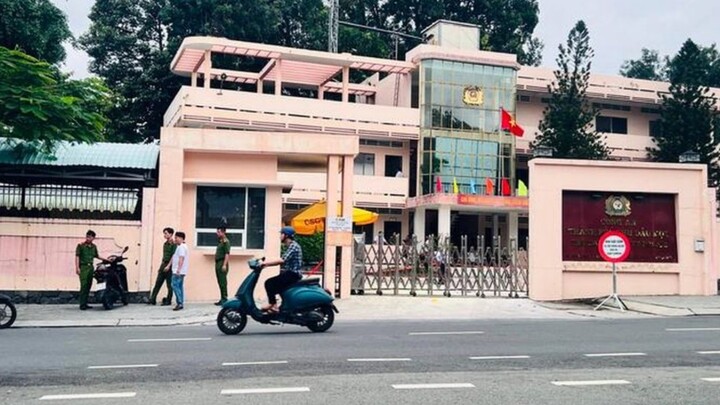 Bình Dương: Nam thanh niên tự thiêu gần trụ sở công an