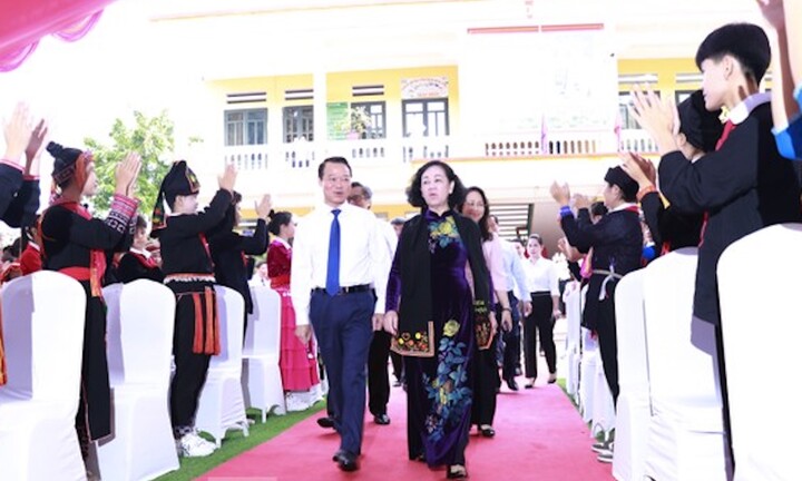 Thường trực Ban Bí thư, Trưởng ban Tổ chức Trung ương dự khai giảng tại Yên Bái