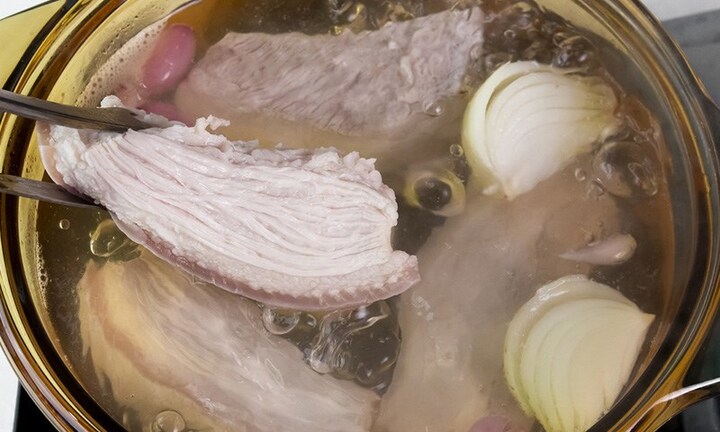 Dùng nước luộc thịt nấu canh liệu có tốt?