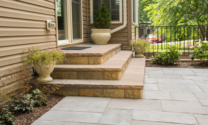 Nên xây thềm nhà bao nhiêu bậc?