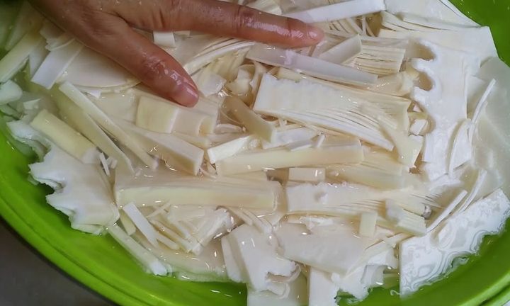 Cách loại bỏ độc tố trong măng tươi