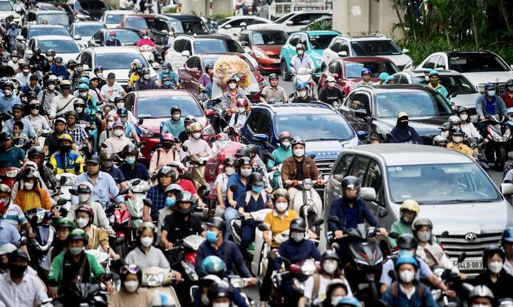 Đường Hà Nội tắc dài trong ngày khai giảng năm học mới