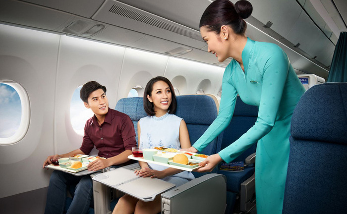 9 điều khách thường hỏi tiếp viên khi bay đường dài