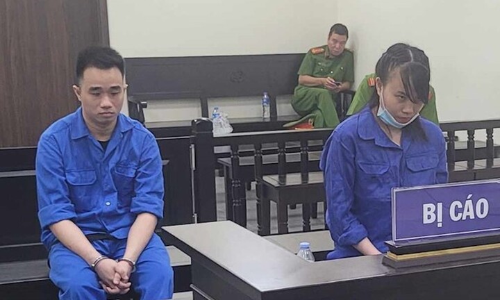Cặp vợ chồng dán băng dính, nhét quần vào miệng bé gái hơn 1 tuổi lĩnh án