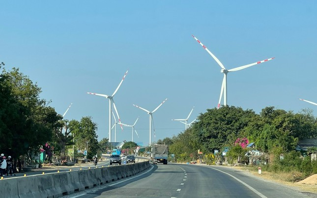 Bộ Công Thương báo cáo Thủ tướng về giá điện gió, điện mặt trời