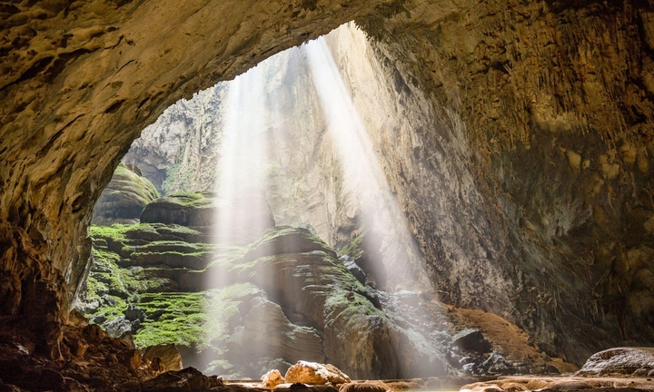 Hang động tự nhiên nào ở Việt Nam có diện tích lớn nhất thế giới?