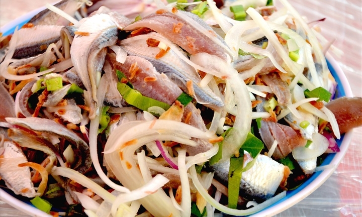 Vì sao không nên ăn gỏi cá sống?