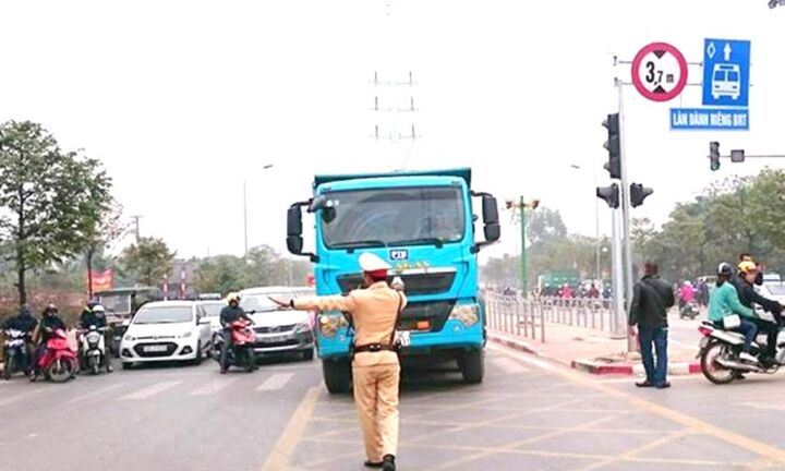 Đi xe vào làn đường BRT bị phạt bao nhiêu tiền?