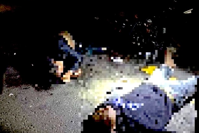 Tông đuôi ô tô tải, ba thanh niên trên một xe máy thương vong