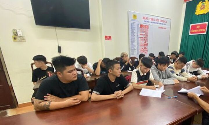 Tạm giam 18 côn đồ tham gia đánh, chém người tại TP Huế