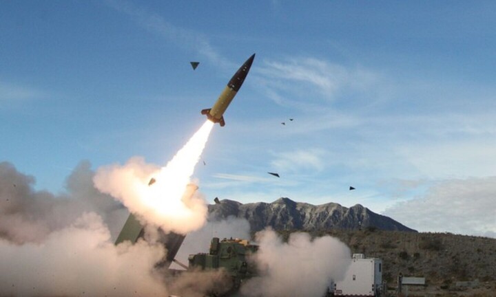 Mỹ có thể chuyển tên lửa tầm xa chứa đạn chùm cho Ukraine