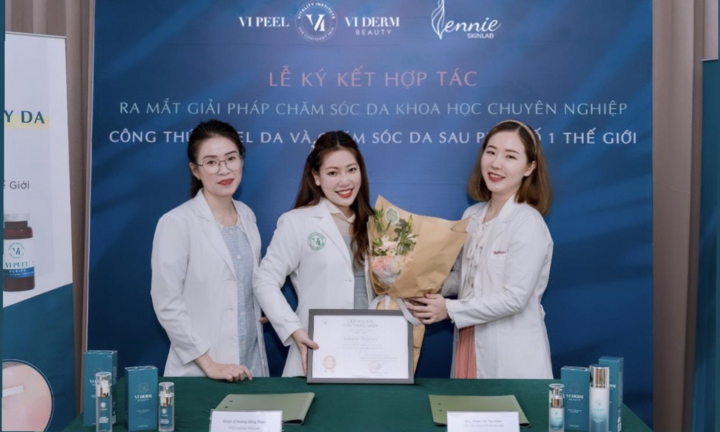 Khám phá mô hình điều trị da từ xa thông minh Lennie Skinlab