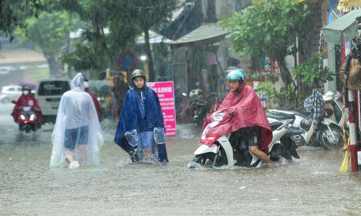 Thời tiết ngày 14/9: Hai miền Bắc và Trung nhiều nơi mưa to đến rất to