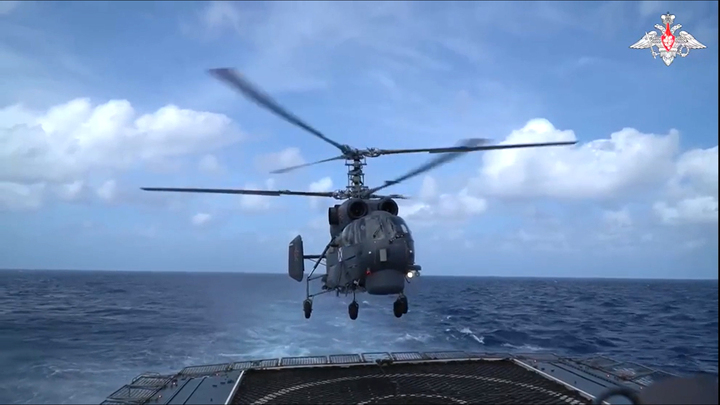 Cận cảnh trực thăng hải quân Nga dò tìm tàu ngầm đối phương