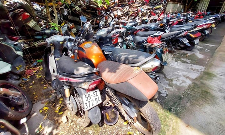 Nghìn xe máy bị ‘bỏ quên’ ở sân bay và bến xe, Giám đốc CA TP.HCM chỉ đạo xử lý 